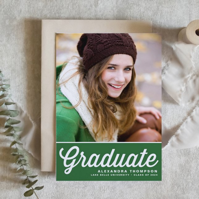 Green Retro Bold Typografy Foto Abschluss Einladung (Personalized Graduation Invitation with Retro Lettering on Green Background – Other colors available)