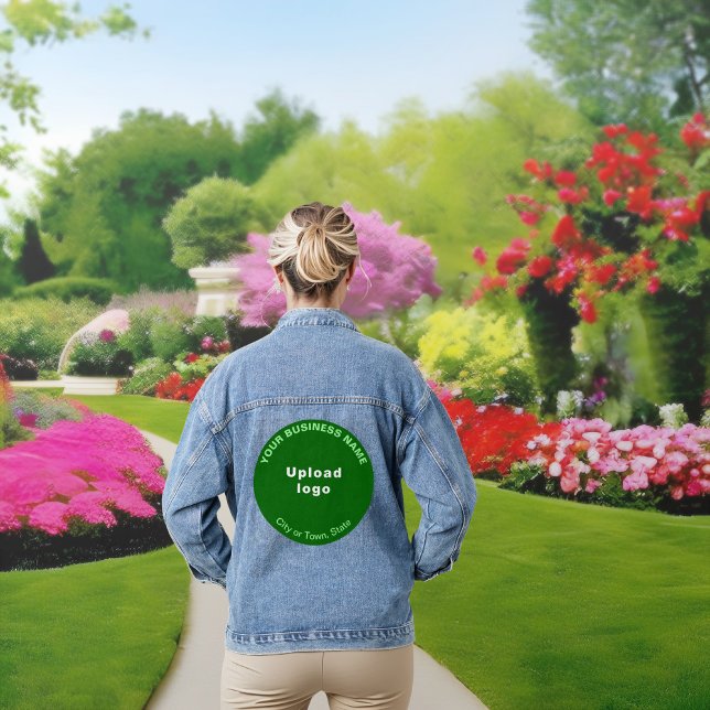 Green Round Business Brand on Women's Denim Jacket Jeansjacke (Green round business brand on women's denim jacket.)