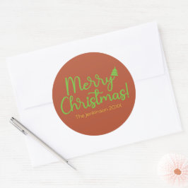 Green Script Frohe Weihnachten auf Reddish-Brown Runder Aufkleber