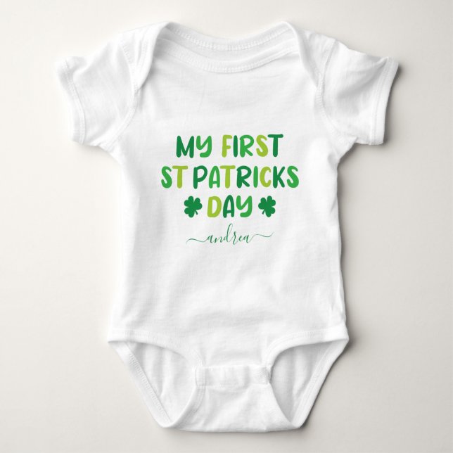Green Shades 1. Erster St. Patrick's Day & Name Baby Strampler (Vorderseite)