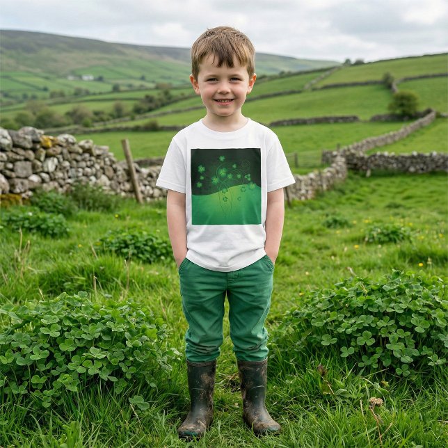 Green Shamrock Clover St Patrick’s Day Luck T-Shirt (Von Creator hochgeladen)