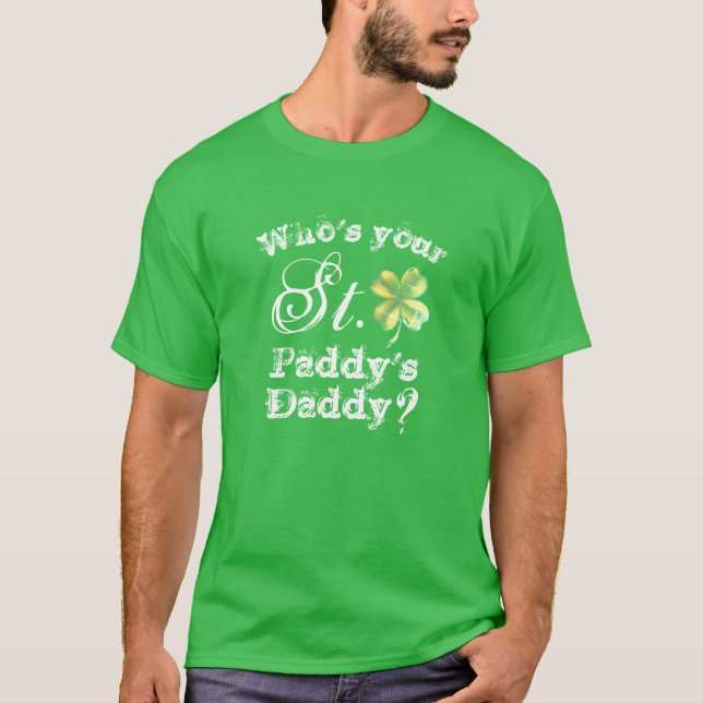 Green Shamrock St. Patrick's Day Who's Your Daddy? T-Shirt (Vorderseite)