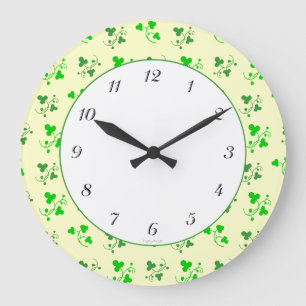 Green Shamrocks on Ivory Black Numbers Wall Clock Große Wanduhr