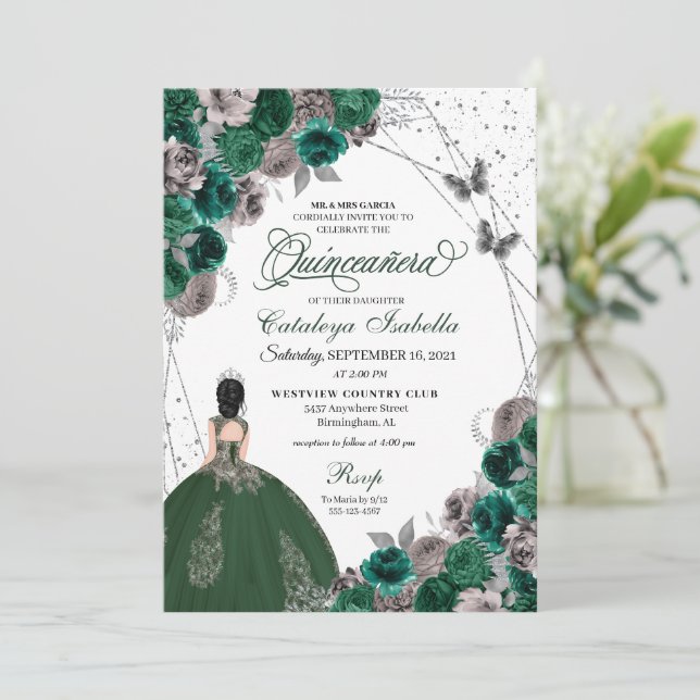Green Silver Butterfly Princess Quinceanera Einladung (Stehend Vorderseite)