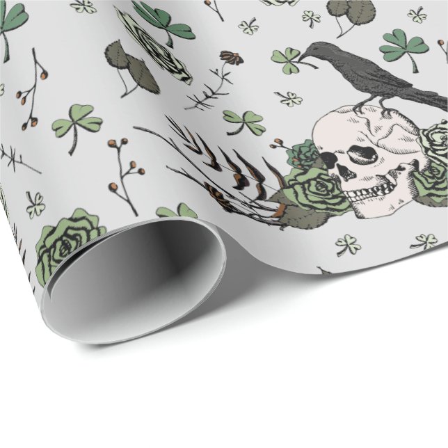 Green Skull und Rose Pattern St Patricks Day Goth Geschenkpapier (Rolleneckpunkt)