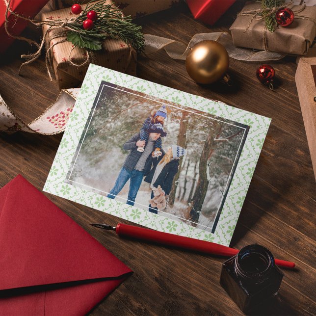Green Snowflake Elegantes Weihnachtsfest Foto Karte (Green snowflake pattern holiday  photo cards. )