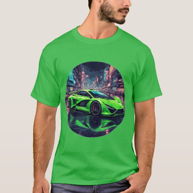 Green Sports Car auf der Rainy Neon Street T-Shirt (Vorderseite)