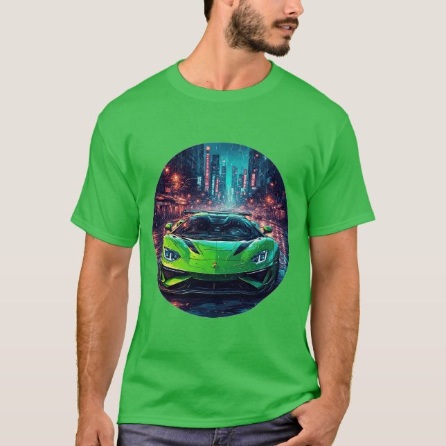 Green Sports Car auf der Rainy Neon Street T-Shirt (Vorderseite)