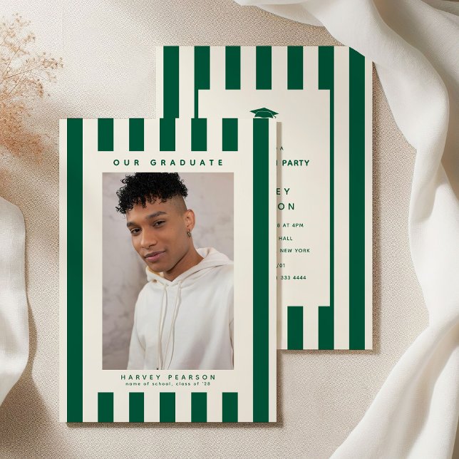Green Sporty Stripes 2 Photo Graduation Party Einladung (Von Creator hochgeladen)
