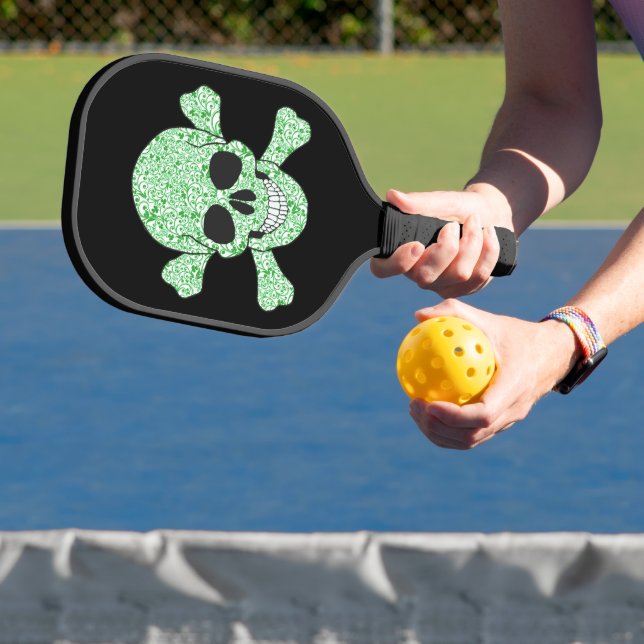 Green Swirl Ireland Skull and Crossbones Pickleball Schläger (InSitu)