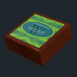 Green Teal Eternal Anniversary Gift Box Schmuckschachtel<br><div class="desc">Unique and Stylish keepsake, gift box with wavy pattern in vibrant green and teal colours - Exquisite and elegant custom Anniversary, Wedding or engagement präsentieren. Personalize with names, anniversary date and monogram or numbers - made into a wonderful wooden gift box to keep trinkets, jewellery box for your special keepsakes....</div>