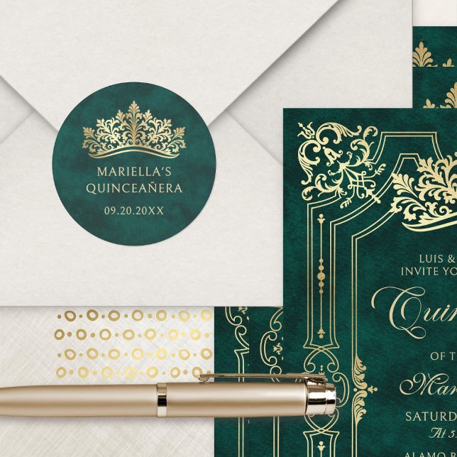 Green Tiara Crown Elegant Quinceanera Runder Aufkleber (Von Creator hochgeladen)