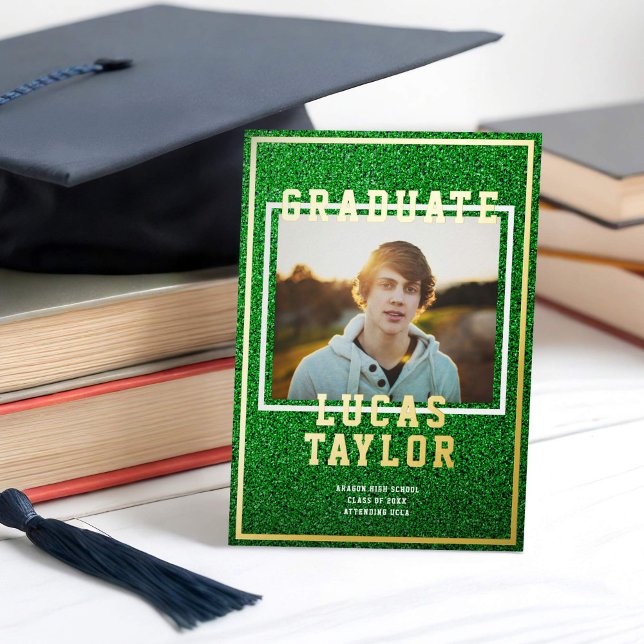 Green Turf Sports Grad Foto Ankündigung (Von Creator hochgeladen)