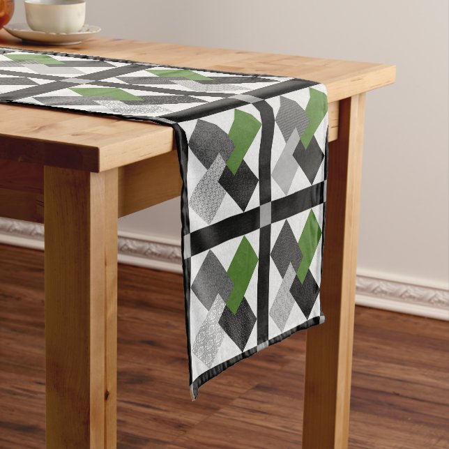 Green "Turn a Friendly Card" Table Runner Kurzer Tischläufer (Beispiel)