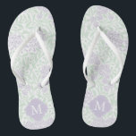 Green und Lavendel Floral Damask Mit Monogramm Flip Flops<br><div class="desc">Schönes und elegantes florales Damast-Muster und Quatrefolien-Monogramm.</div>