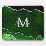 Green und Silver Marble Agate Mousepad<br><div class="desc">Dieses Mauspad weist einen eleganten und glamourösen Marmorhintergrund mit geode gemstone Details und Imitaten silbernen Glitzer Akzenten auf. Das Monogramm kombiniert handgeschriebene Skripte mit modernen serifenlosen Schriftart für ein elegantes und raffiniertes Aussehen. Dies wird das ideale Geschenk, da es mit einem Namen und Initial angepasst werden kann. Die tiefen, grünen...</div>