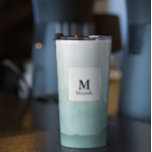 Green Watercolor Waves Monogram Tumbler Thermosbecher<br><div class="desc">Green Watercolor Waves Monogram Tumbler perfekt um heiße Flüssigkeiten oder kalte Flüssigkeiten behalten.</div>