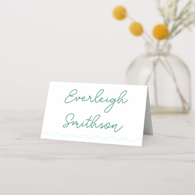 Green Wavy Retro Wedding Platzkarte (Vorderseite)