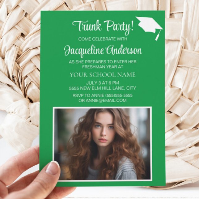 Green White Graduation Cap Trunk Party Foto I Einladung (Green and white graduation Trunk Party photo invitation)