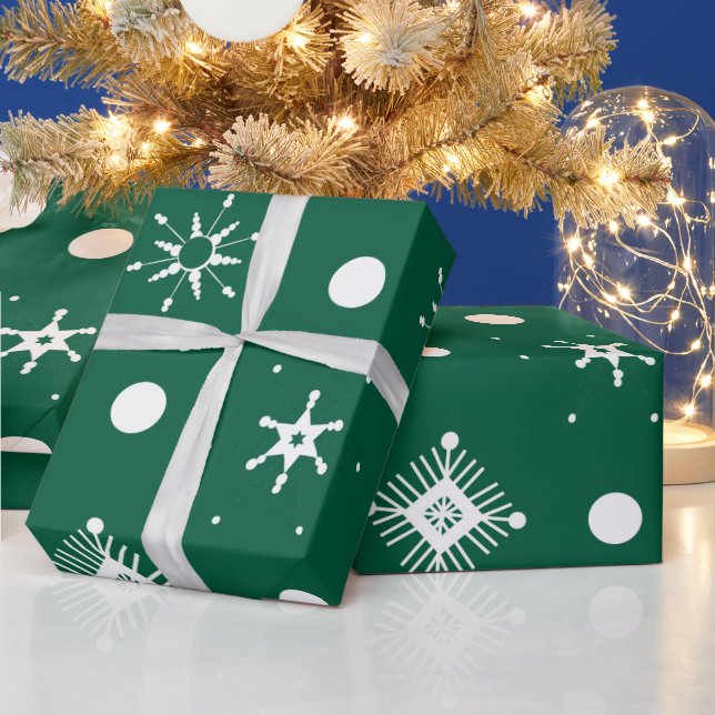 Green White Snowflakes Pattern Geschenkpapier (Feiertage)