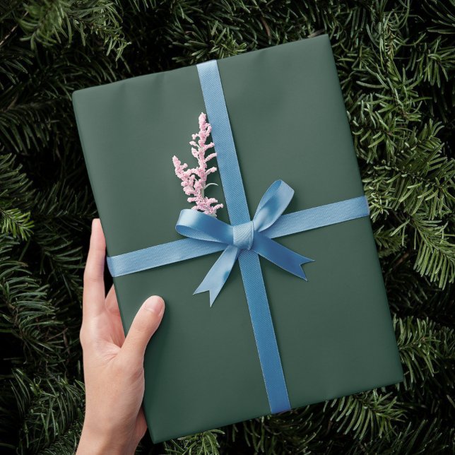  Green wrapping paper, perfect for birthday gifts  Geschenkpapier (Von Creator hochgeladen)