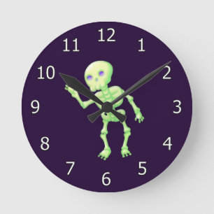 Green Yellow Glow Cute Skeleton Waving Art Runde Wanduhr