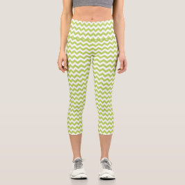 Green Zigzag, grün Zickzack, geometrisches Muster Capri Leggings