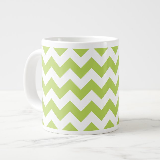 Green Zigzag, grün Zickzack, geometrisches Muster Jumbo-Tasse (Vorderseite Links)