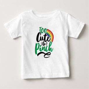 Green zu Niedlich, um St. Patrick's Day Graphic zu Baby T-shirt