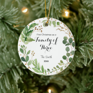 Greenary First Christmas als eine Familie von drei Keramik Ornament