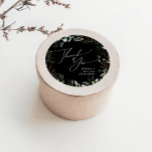 Greenery Black and Gold Vielen Dank Gastgeschenk H Runder Aufkleber<br><div class="desc">Treten Sie ein in eine Welt der Verzauberung mit unserem Grün Schwarz und Gold Dank Gastgeschenk Hochzeit klassischen Rundaufkleber, perfekt für Ihre botanische Frühjahrsbrunnen Hochzeit. Dieser Aufkleber mit schlängelgrünem Eukalyptus und goldenen Akzenten strahlt Eleganz und moderne Laune aus. Stellen Sie sich einen Spaziergang durch einen zauberhaften Sommergarten vor, umgeben von...</div>