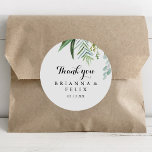 Greenery Calligraphy Vielen Dank Gastgeschenk Hoch Runder Aufkleber<br><div class="desc">Diese tropische Kalligraphie danke Ihnen Gastgeschenk Hochzeit klassischen Rundaufkleber ist perfekt für eine moderne Hochzeit. Das Design umfasst vorwiegend grüne tropische Blätter. Machen Sie den Aufkleber mit Ihren eigenen Namen,  der Veranstaltung (falls zutreffend) und dem Datum versehen. Diese Aufkleber können einen Hochzeitsempfang,  Brautparty oder jede Veranstaltung ergänzen!</div>