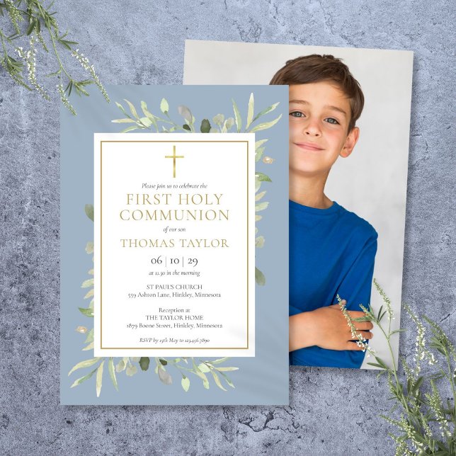 Greenery Dusty Blue First Holy Communion Foto Einladung (Greenery Dusty Blue First Holy Communion Photo Invitation)