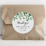 Greenery Eucalyptus Vielen Dank Gastgeschenk Hochz Runder Aufkleber<br><div class="desc">Diese moderne Kalligraphie danke Ihnen Gastgeschenk Hochzeit klassischen Rundaufkleber ist perfekt für eine rustikale Hochzeit. Das einfache und elegante Design zeichnet sich durch klassische und extravagante Schriftzeichen in Schwarz und Weiß aus. Machen Sie den Aufkleber mit Ihren eigenen Namen, der Veranstaltung (falls zutreffend) und dem Datum versehen. Diese Aufkleber können...</div>
