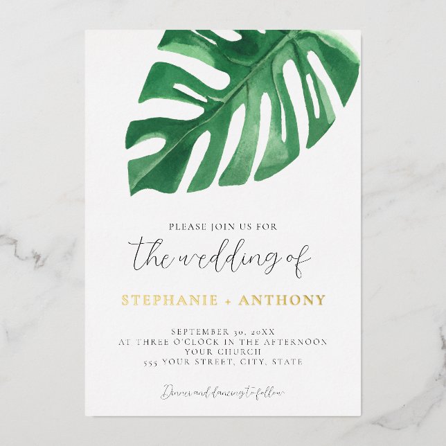 Greenery Tropical Monstera Blätter Summer Wedding Folieneinladung (Vorderseite)