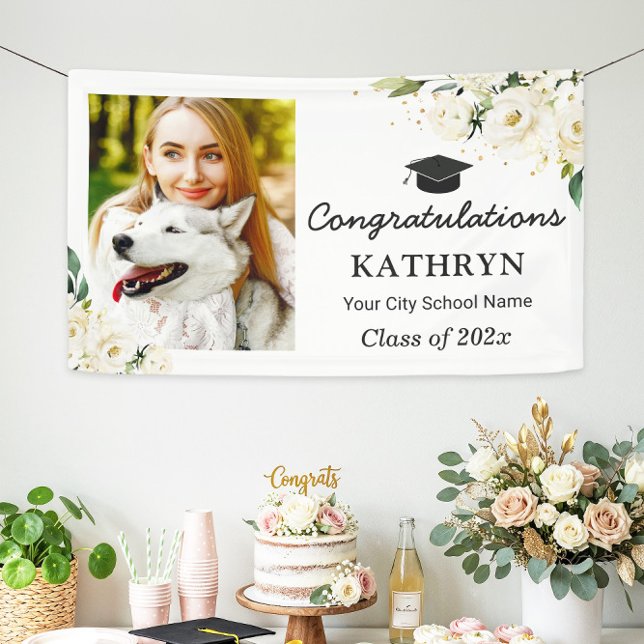 Greenery White Floral Graduation Party Grad Foto Banner (Von Creator hochgeladen)