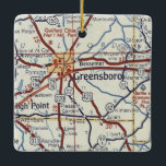Greensboro NC Vintage Karte Keramikornament<br><div class="desc">Greensboro North Carolina Weihnachtsschmuck aus dem Jahr 1955 Vintage Straßenkarte.</div>