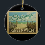 Greenwich Connecticut Beach Vintage Travel Keramik Ornament<br><div class="desc">Dieses Greetings From Greenwich Vintage Postcard Design verfügt über einen Sandstrand mit einem schönen türkisfarbenen Ozean Wasser und über dem Meer,  einen blauen Himmel mit billigen weißen Wolken. Im Vintage Reisen Stil.</div>