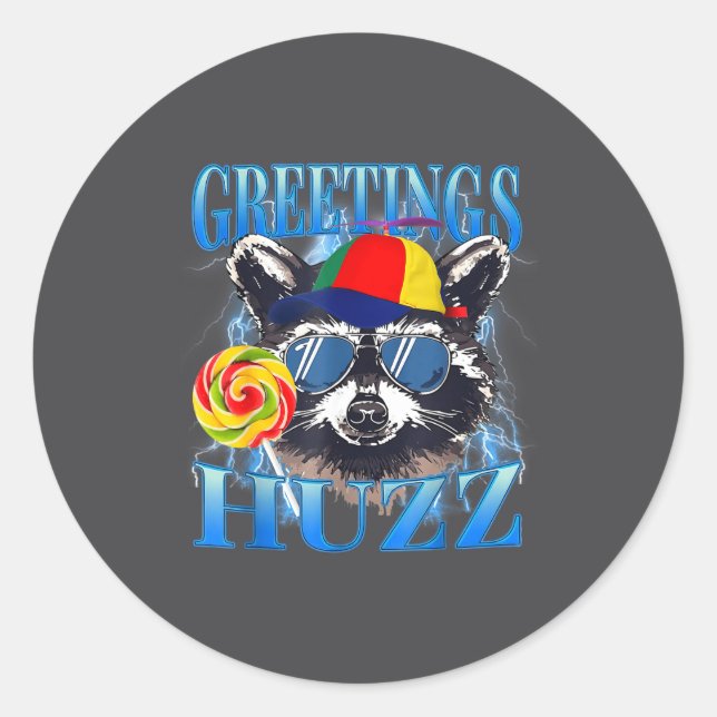 Greetings Huzz Raccoon Meme Chaos Humor Vibes  Runder Aufkleber (Vorderseite)