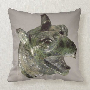 Greifkopf, Fragment eines Kesselzubehörs, f Kissen