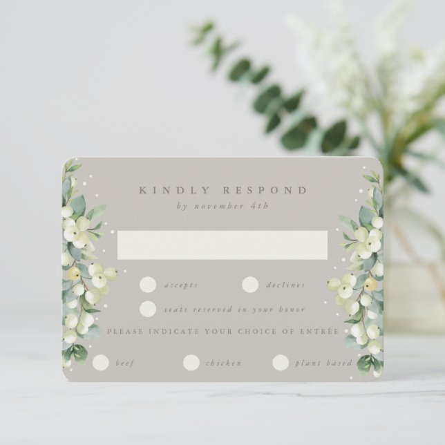 Greige Snowberry+Eucalyptus EATD Winter Wedding RSVP Karte (Stehend Vorderseite)
