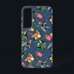 Gremlins™ 80's Retrowave Pattern Samsung Galaxy Hülle<br><div class="desc">Bring the party (and the chaos) with this vibrant Gremlins™ all-over pattern design! Featuring fan-favorite characters Gizmo and Stripe in playful poses alongside retro TV screens, popcorn, soda cups, planes, and colorful confetti accents, this artwork captures the mischievous, movie-night energy fans adore. Set against a bold blue background with bright...</div>