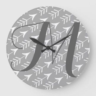 Grey and White Arrows with Monogram Große Wanduhr