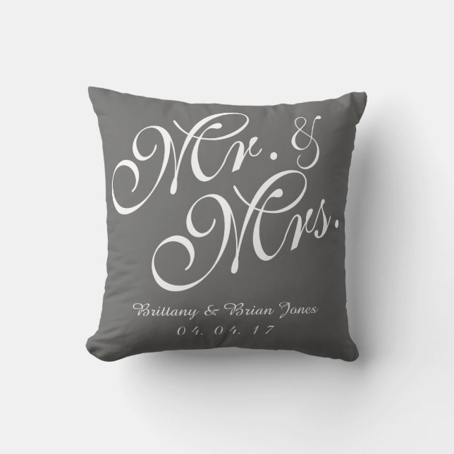 Grey & White Mr. und Mrs. Wedding Pillow Kissen (Vorderseite)