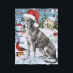 Greyhound Winter Wonderland Christmas Joy Fleecedecke<br><div class="desc">Dieses festliche Design spiegelt den fröhlichen Geist der Urlaubssaison wider und besticht durch ein hübsches Jungtier mit einer Weihnachtsmannmütze. Der Hund ist eingebettet in ein winterliches Wunderland, mit einem Schneemann, einem dekorierten Weihnachtsbaum und wunderschön verpackten Geschenken. Schneeflocken fallen sanft ab und geben der Szene eine magische Touch, während die lebhaften...</div>
