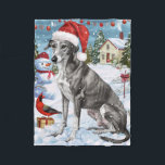 Greyhound Winter Wonderland Christmas Joy Fleecedecke<br><div class="desc">Dieses festliche Design spiegelt den fröhlichen Geist der Urlaubssaison wider und besticht durch ein hübsches Jungtier mit einer Weihnachtsmannmütze. Der Hund ist eingebettet in ein winterliches Wunderland, mit einem Schneemann, einem dekorierten Weihnachtsbaum und wunderschön verpackten Geschenken. Schneeflocken fallen sanft ab und geben der Szene eine magische Touch, während die lebhaften...</div>