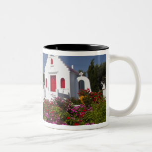 Griechenland, Mykonos, Hübsche kleine Kapelle in d Zweifarbige Tasse