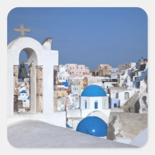 Griechenland, Santorini. Glockenturm und blaue Kup Quadratischer Aufkleber