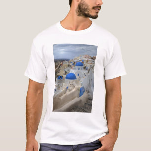 Griechenland, Santorini. Glockenturm und blaue Kup T-Shirt
