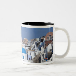 Griechenland, Santorini. Glockenturm und blaue Kup Zweifarbige Tasse